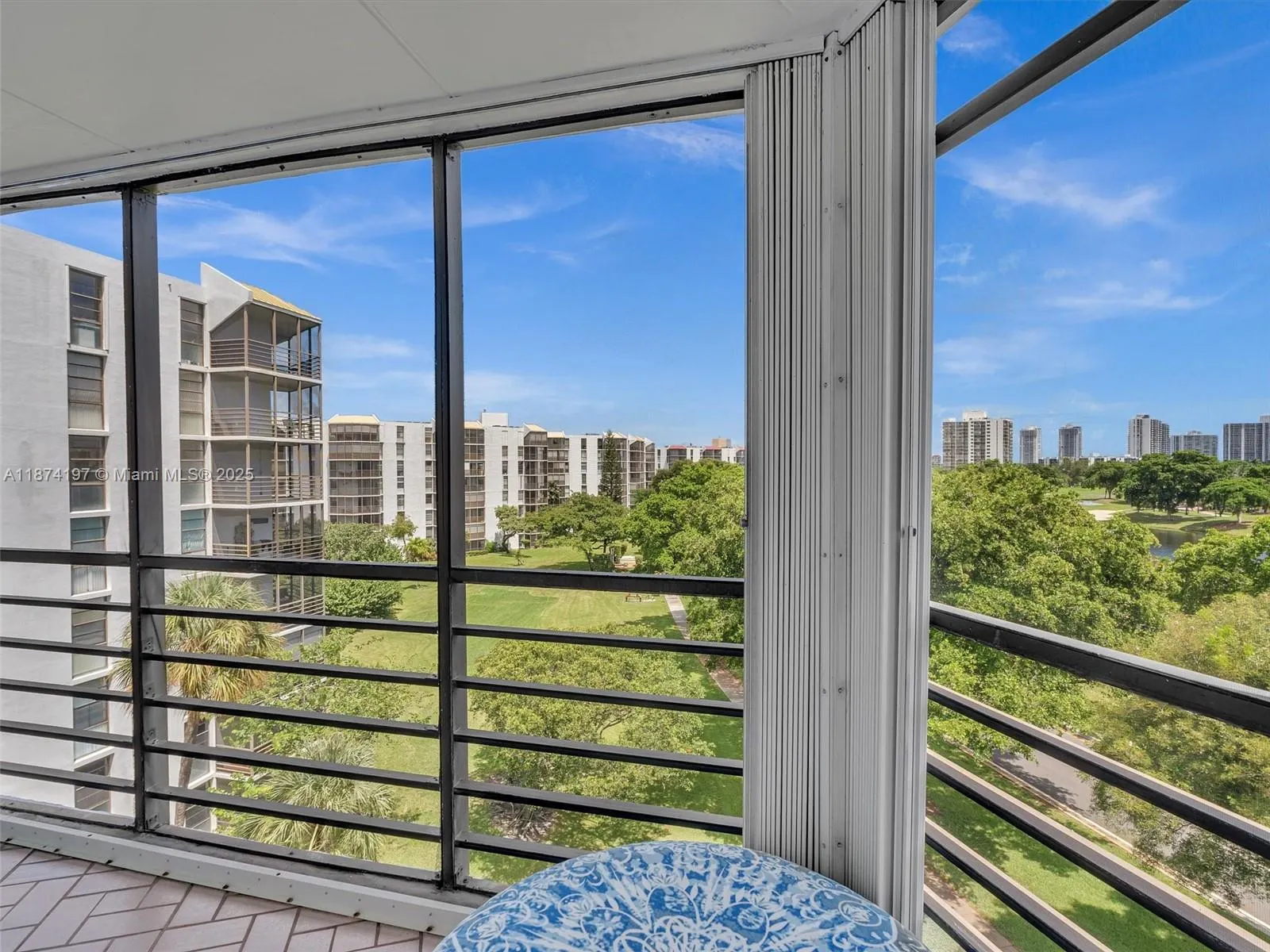 20400 W Country Club Dr, #605