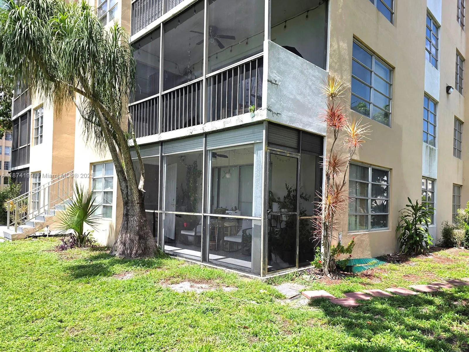 4160 Inverrary Dr, #112