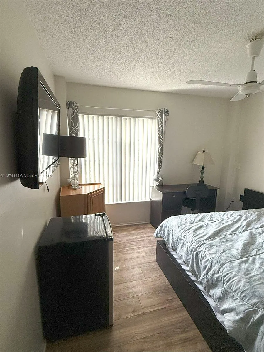 4160 Inverrary Dr, #112