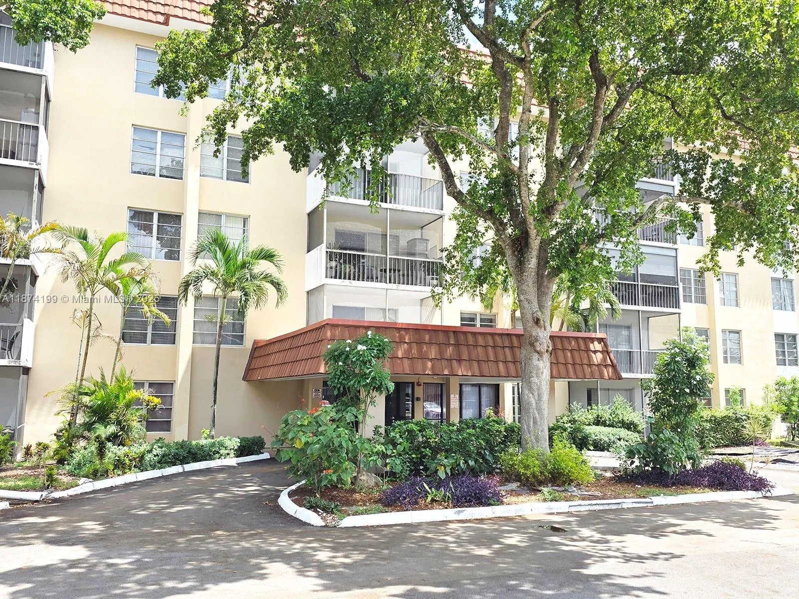 4160 Inverrary Dr, #112