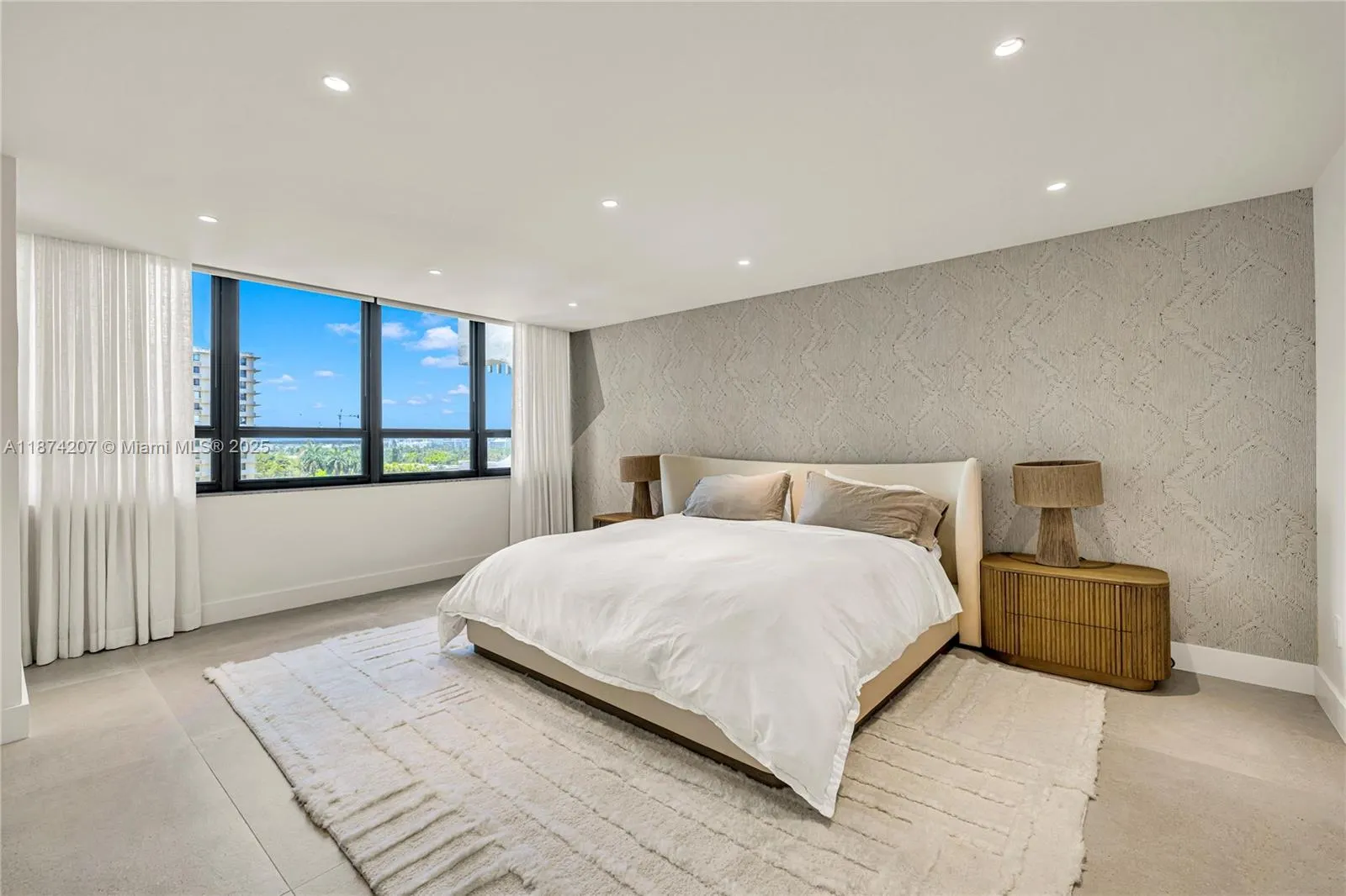 10205 Collins Ave, #603