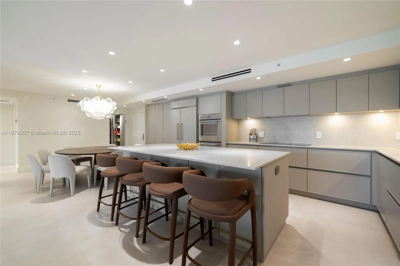 10205 Collins Ave, #603
