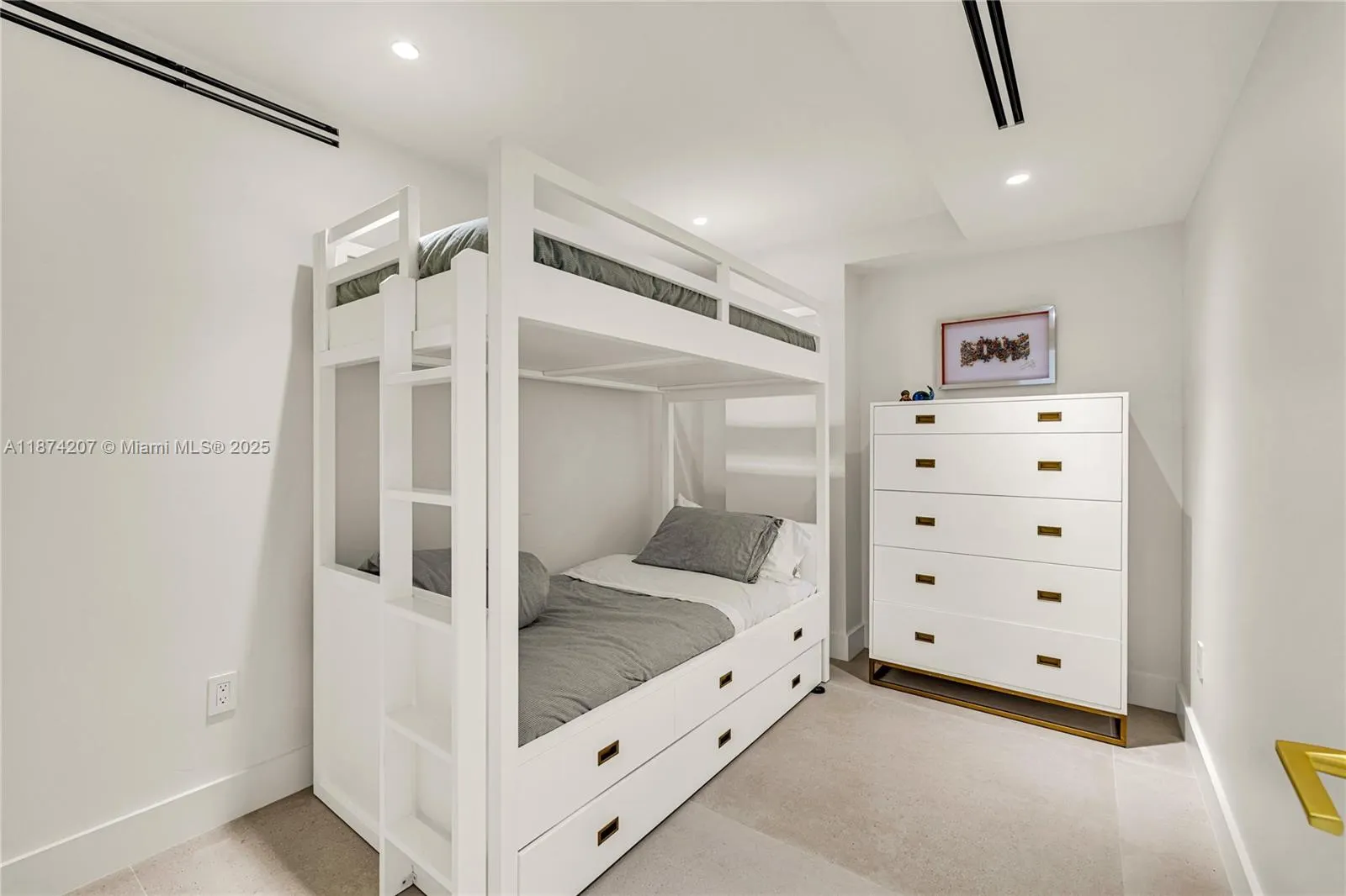 10205 Collins Ave, #603