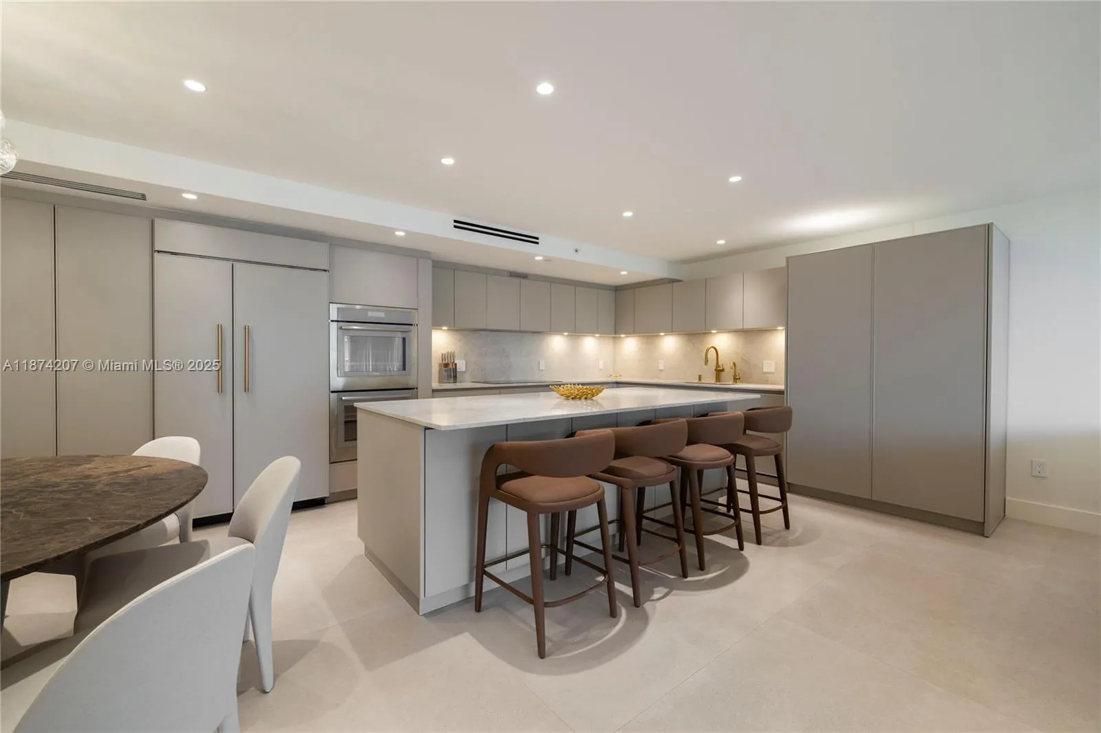 10205 Collins Ave, #603