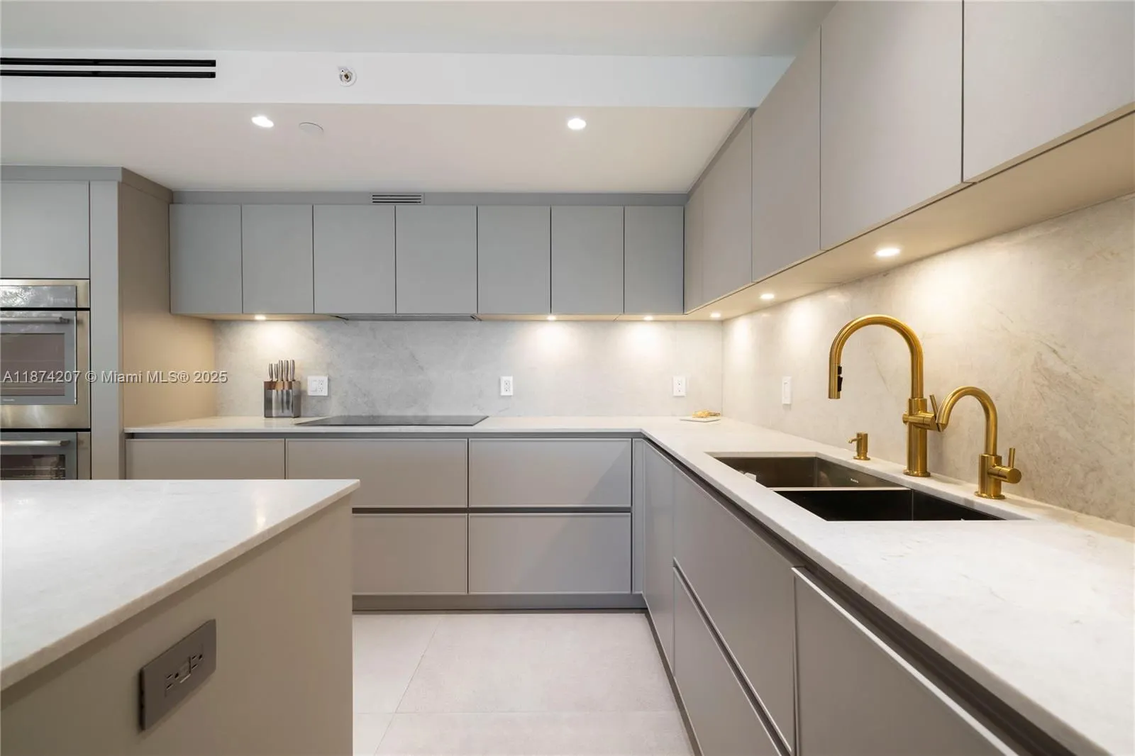 10205 Collins Ave, #603