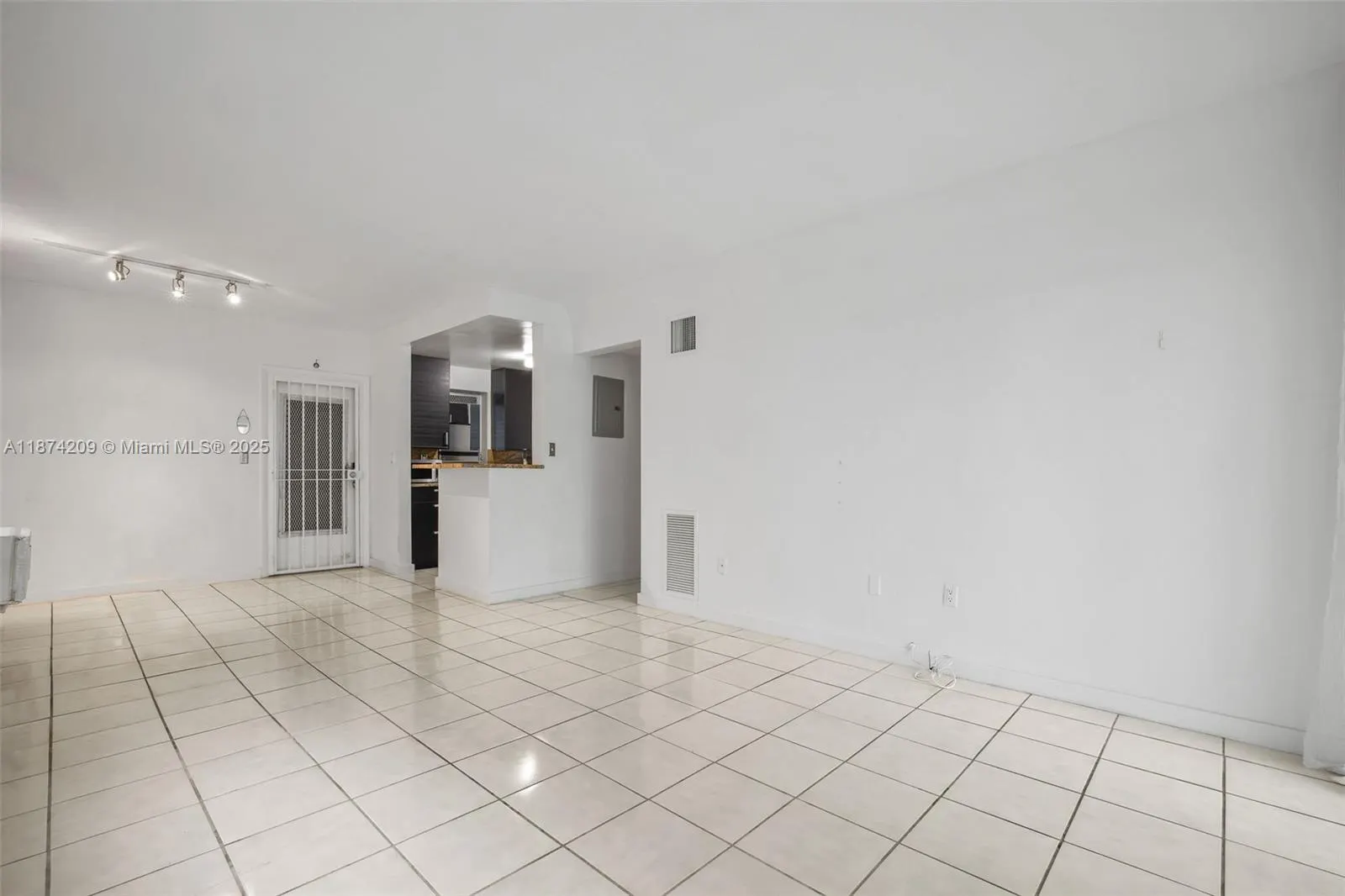 641 Espanola Way, #3