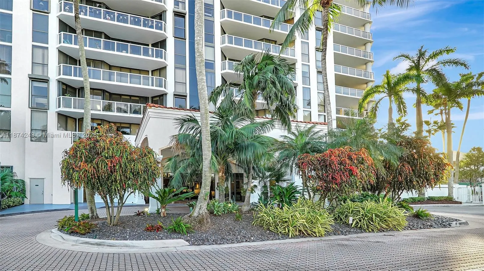 3598 Yacht Club Dr, #1901