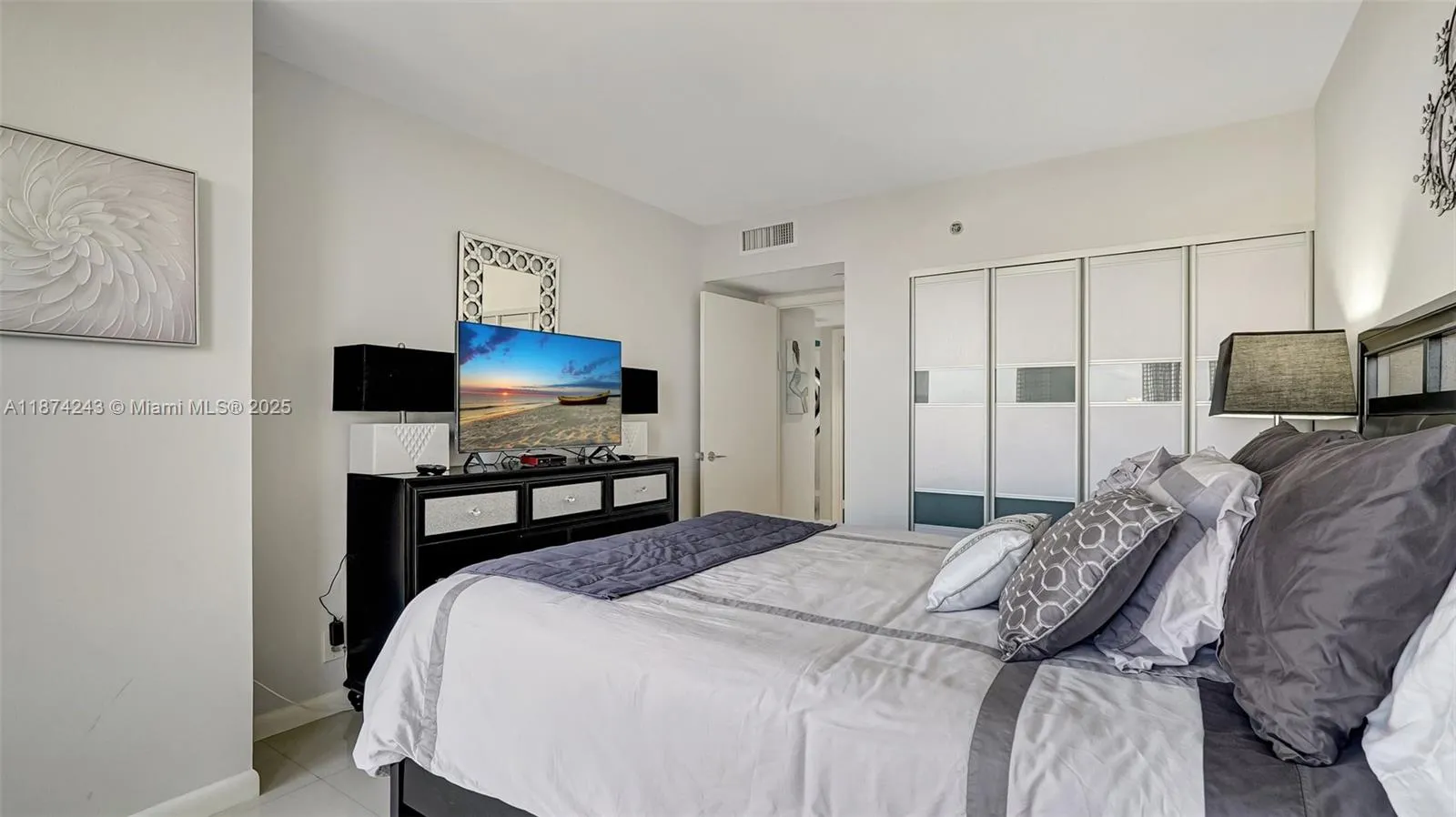 3598 Yacht Club Dr, #1901