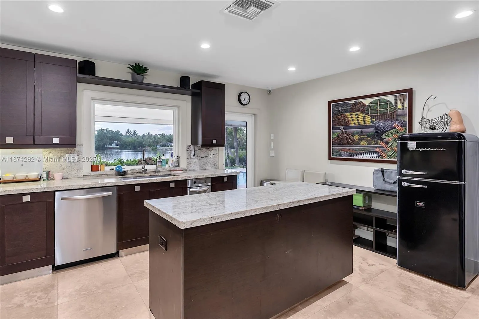 415 Rovino Ave