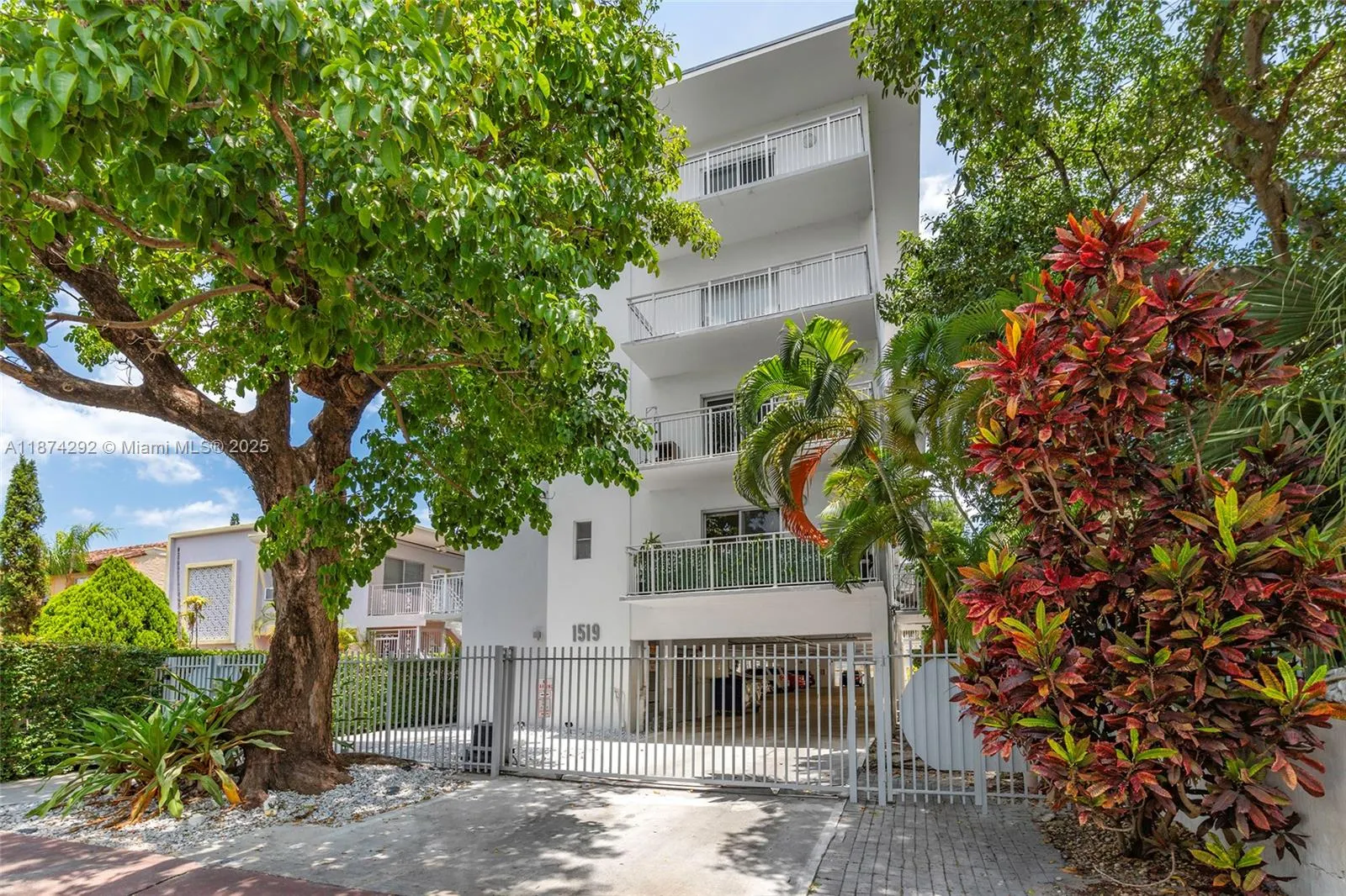 1519 Drexel Ave, #402