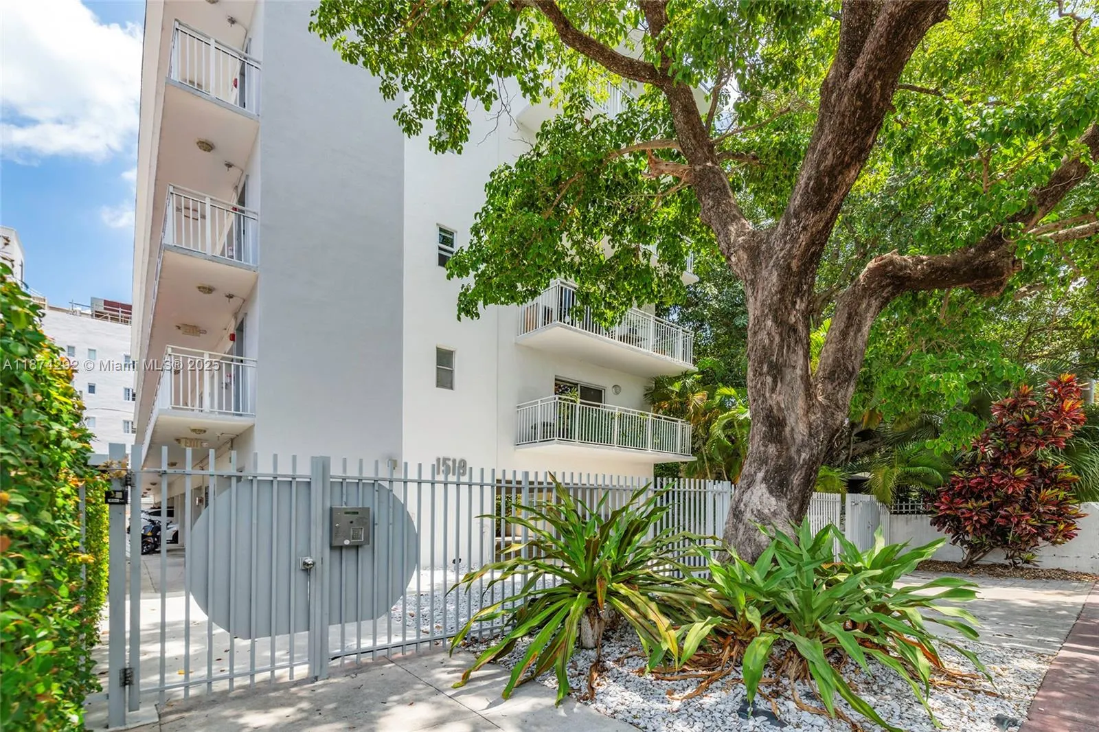 1519 Drexel Ave, #402