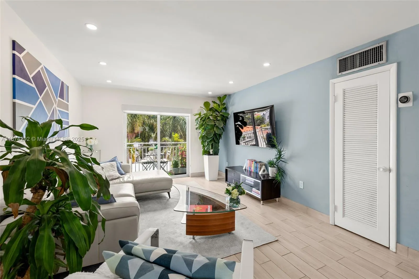 1519 Drexel Ave, #402
