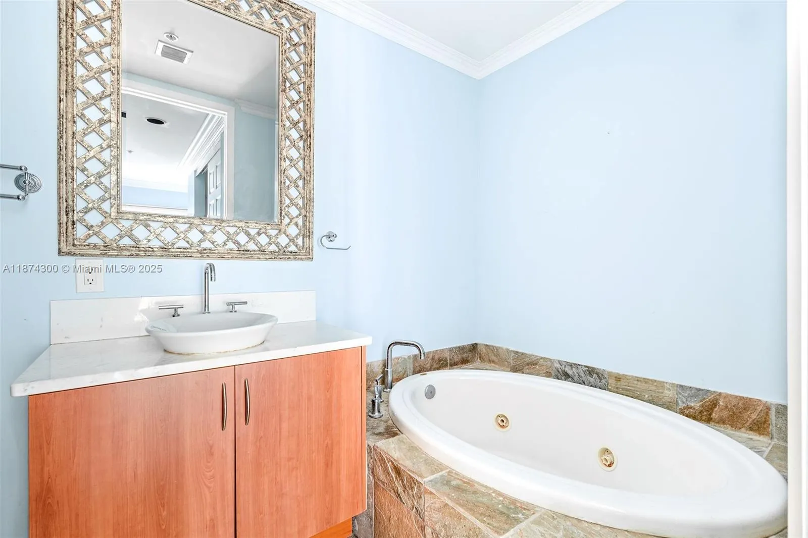 2631 NE 14th Ave, #309
