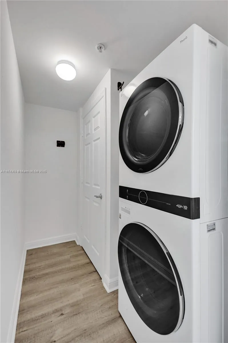 888 S Douglas Rd, #304