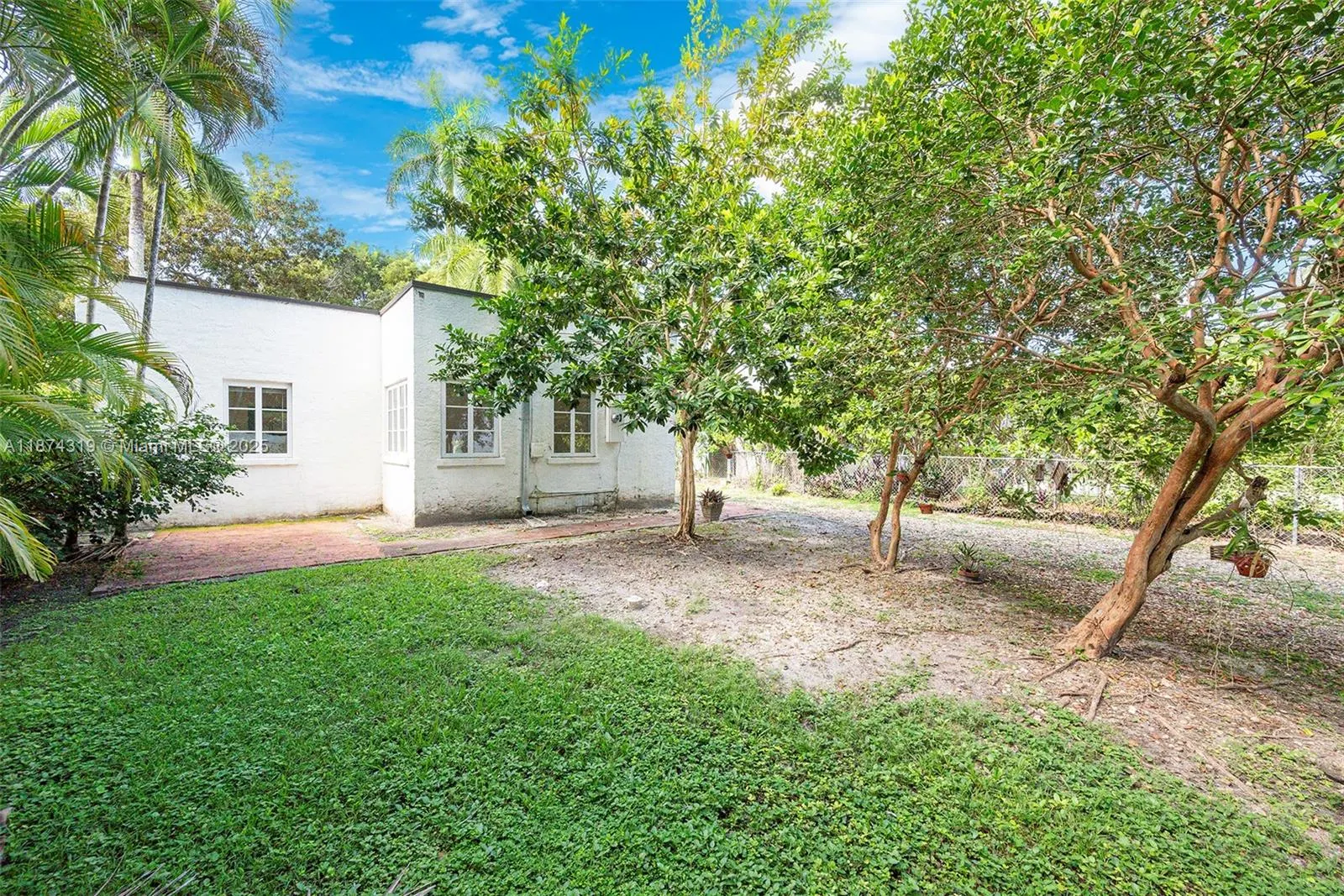 1137 Obispo Ave