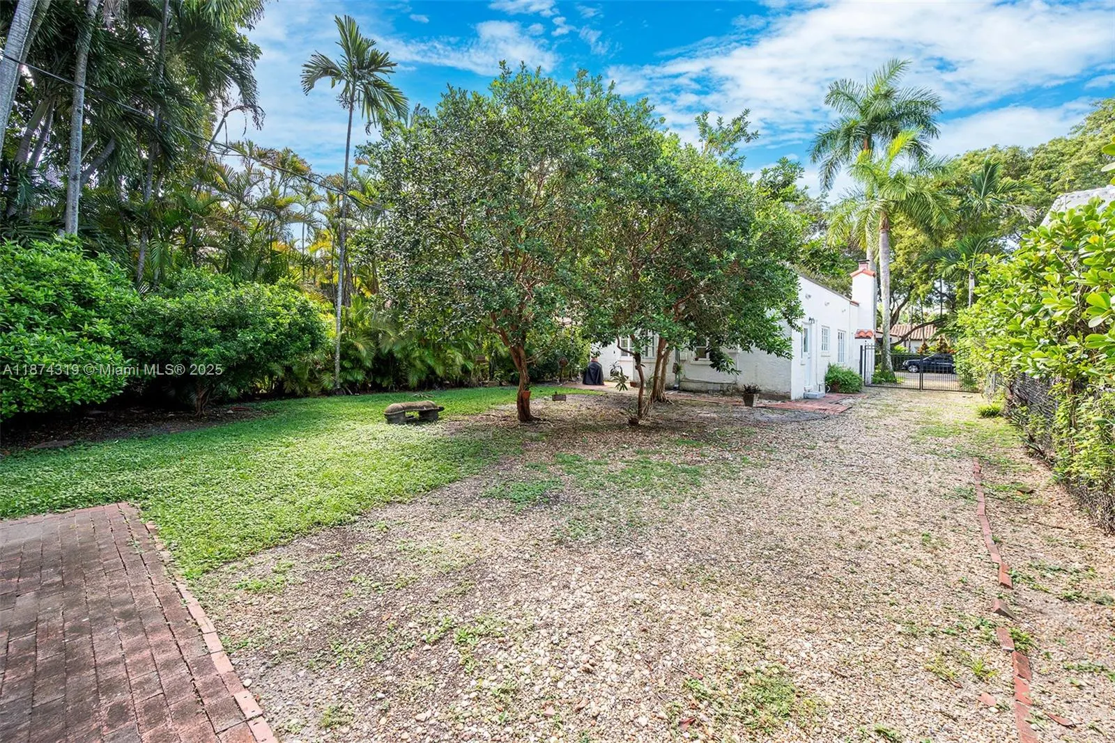 1137 Obispo Ave