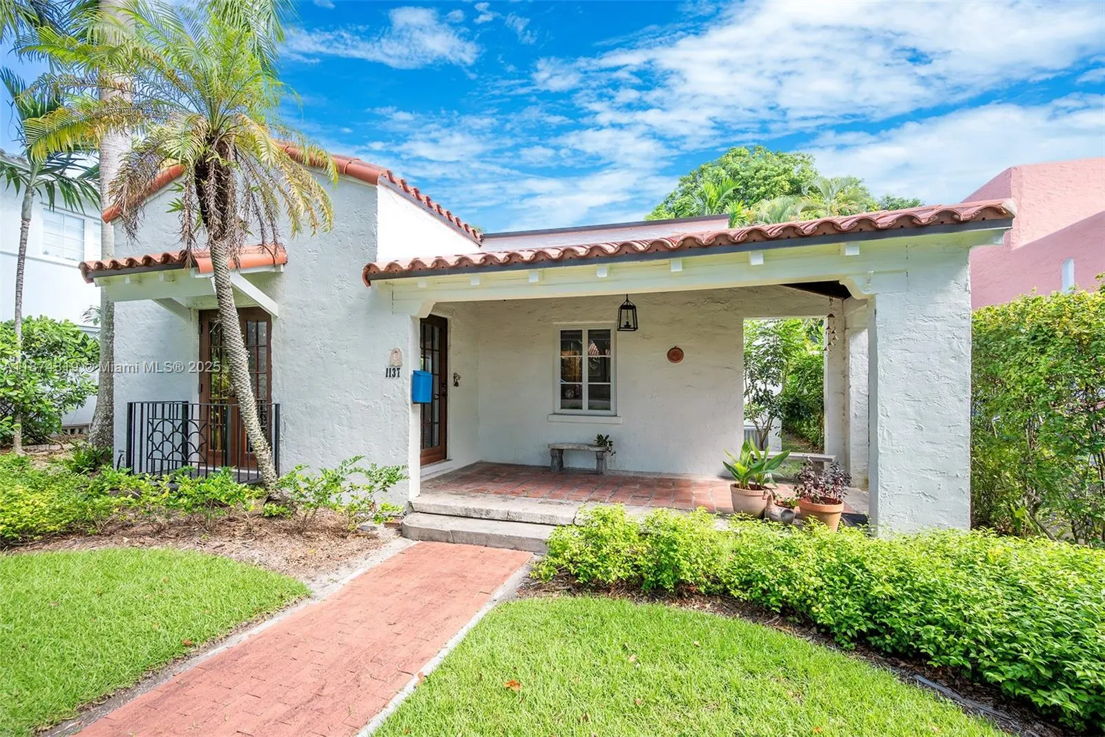 1137 Obispo Ave
