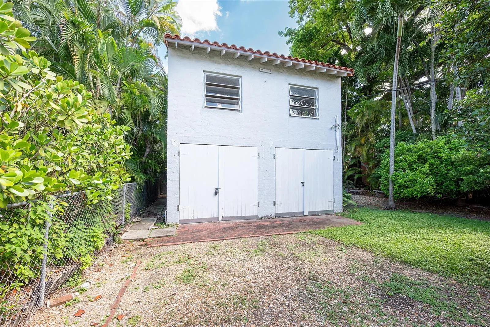 1137 Obispo Ave