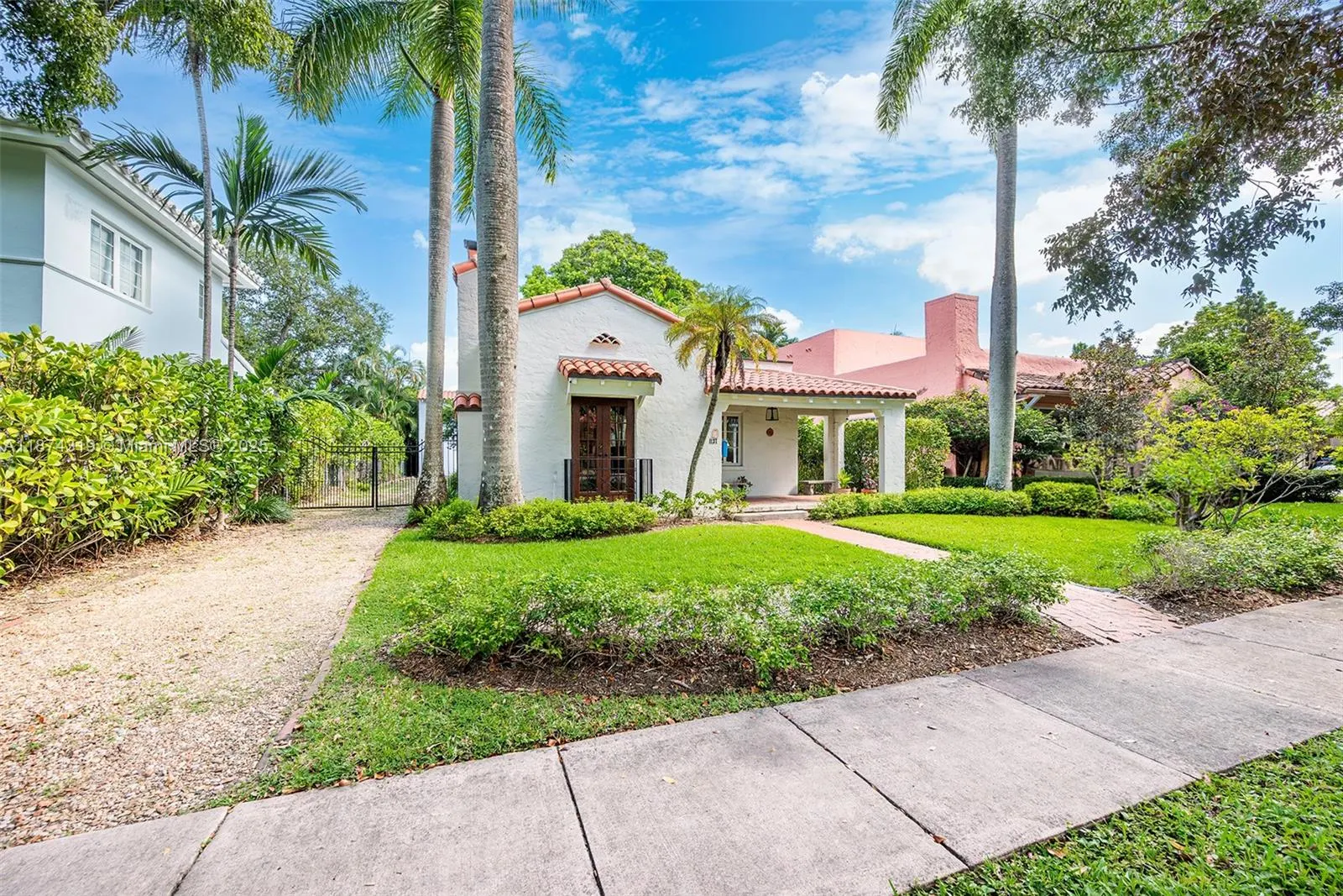 1137 Obispo Ave