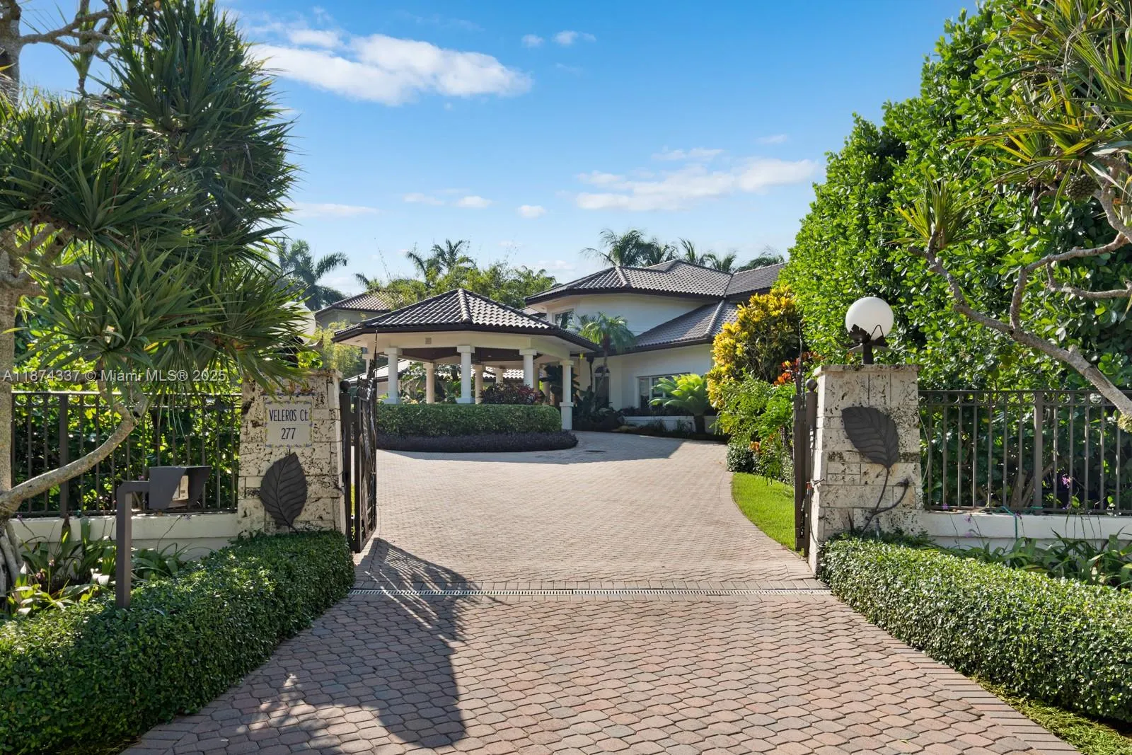 277 Veleros Ct