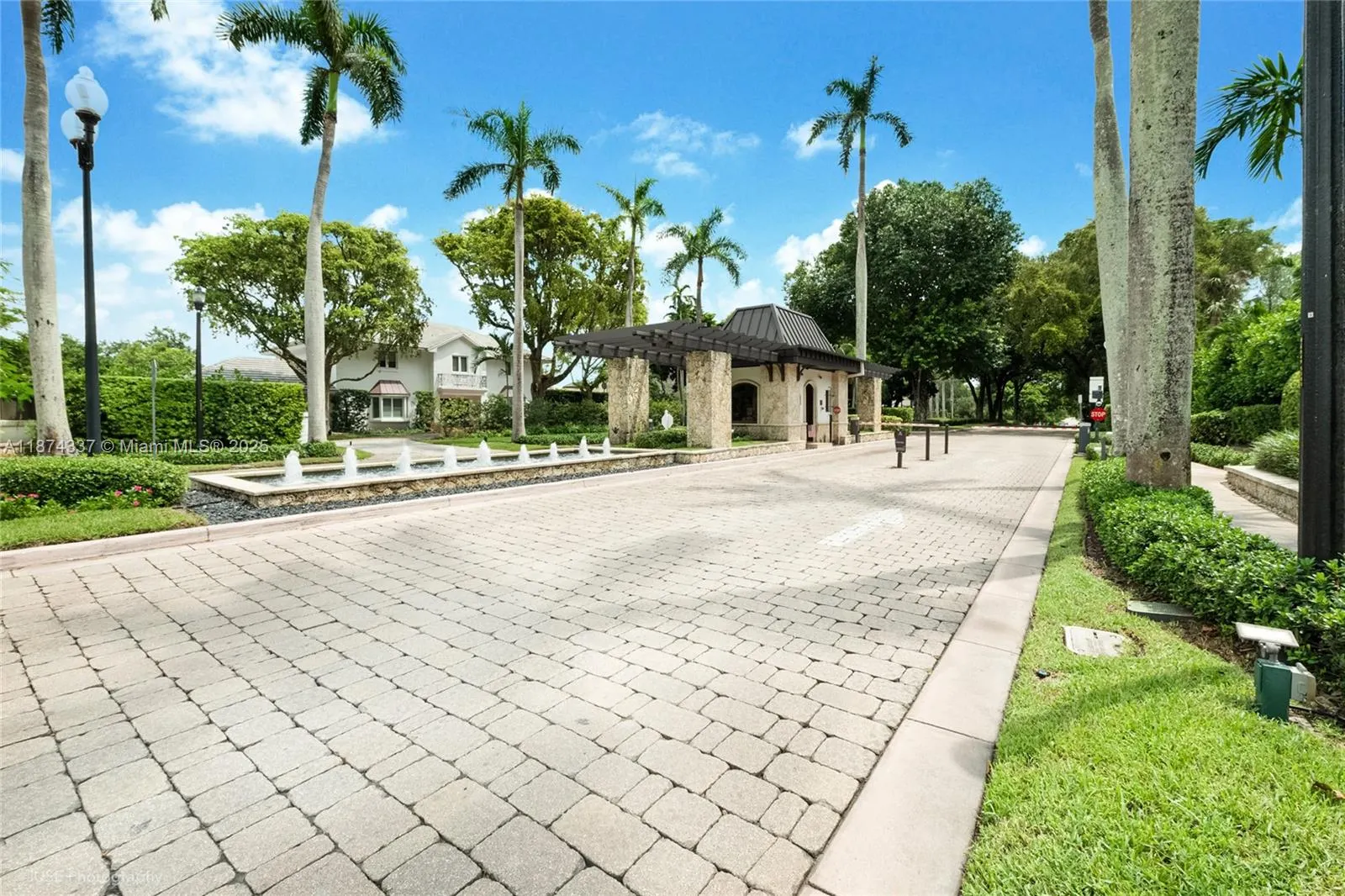277 Veleros Ct