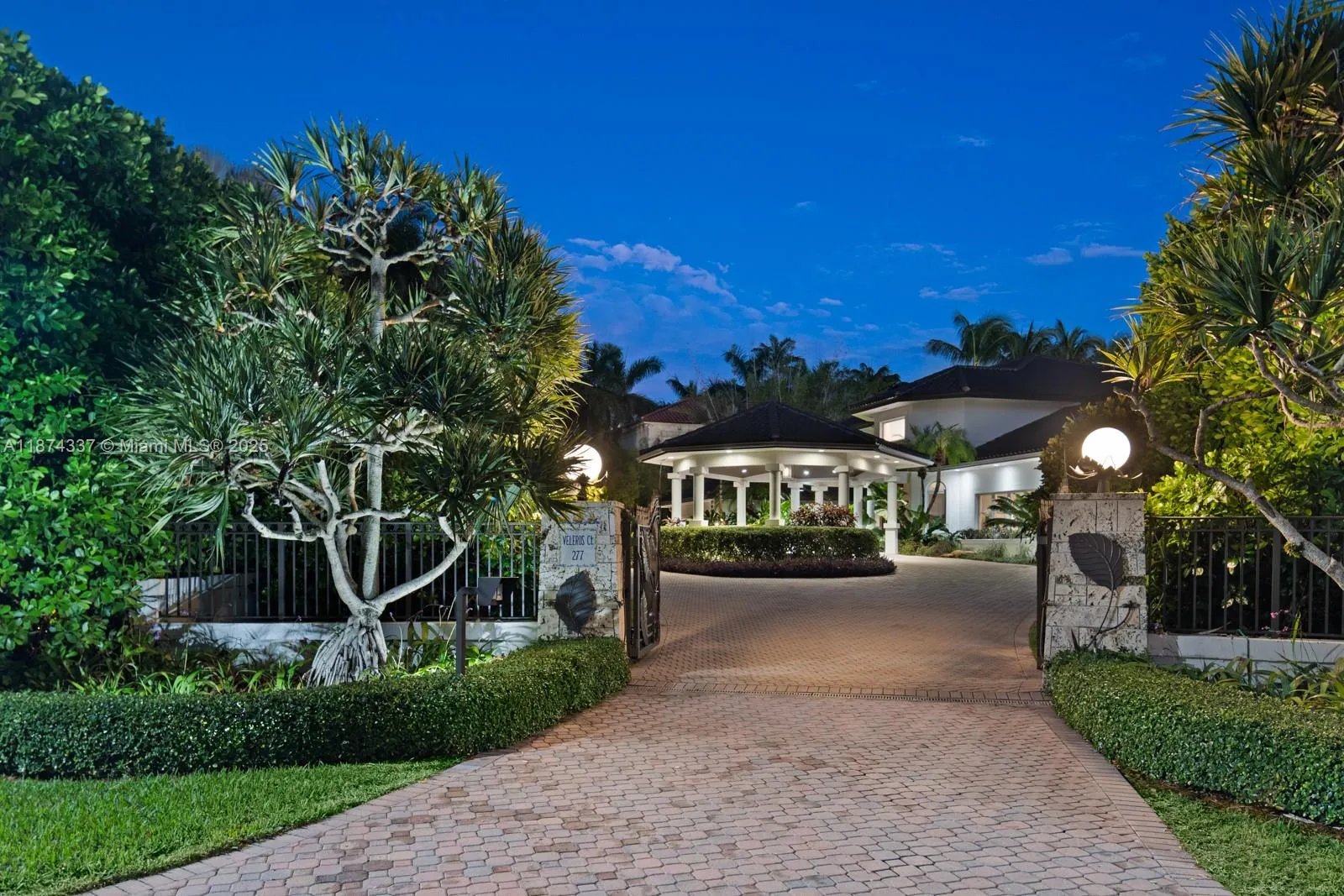 277 Veleros Ct
