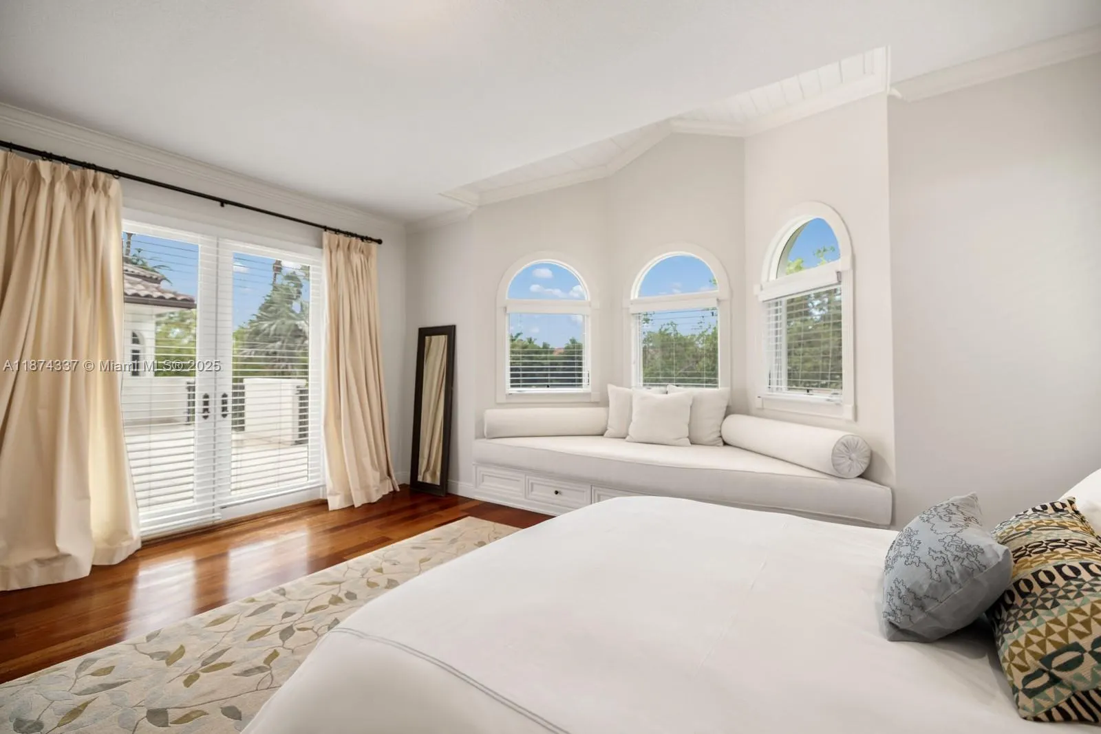 277 Veleros Ct