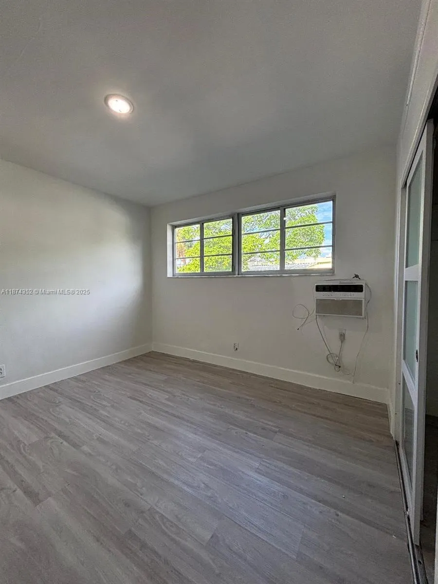 2025 Bay Dr, #3