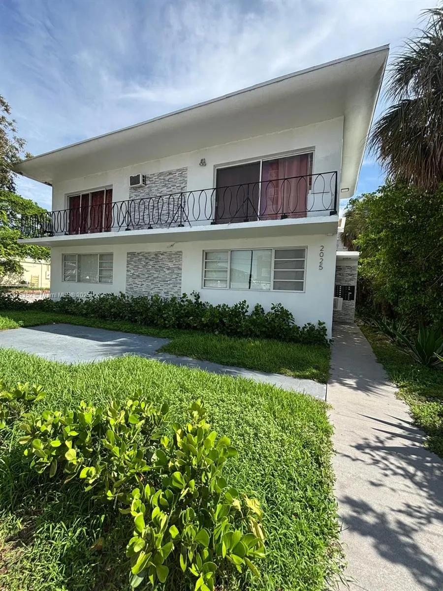 2025 Bay Dr, #3