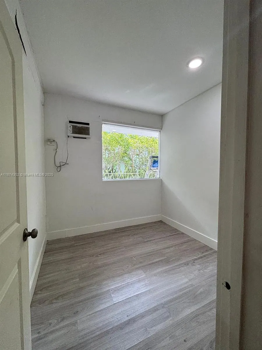 2025 Bay Dr, #3