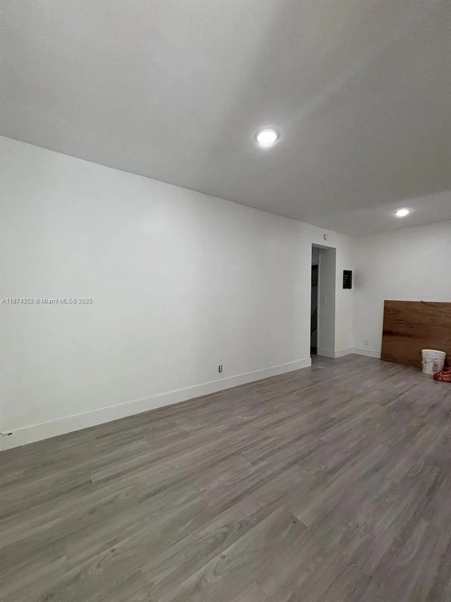 2025 Bay Dr, #3