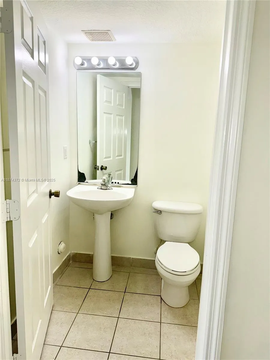 2161 Anchor Ct, #2002