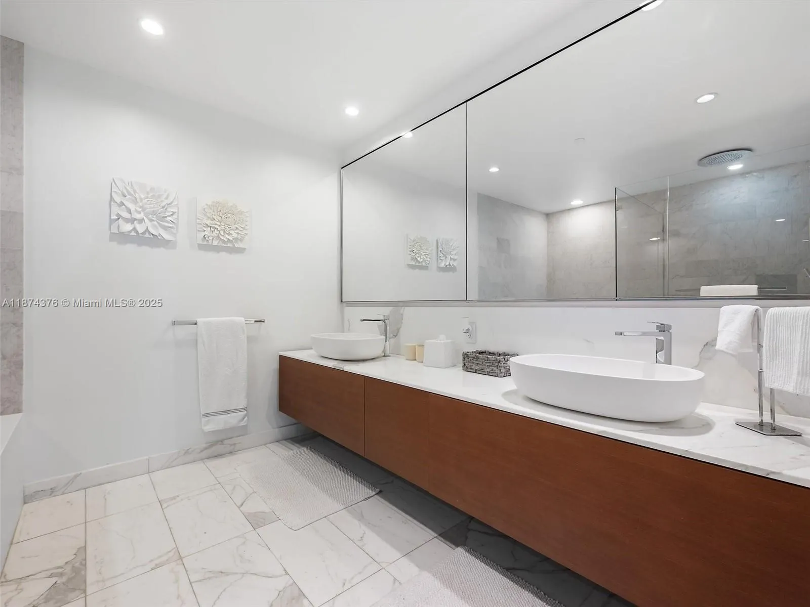 10203 Collins Ave, #1105