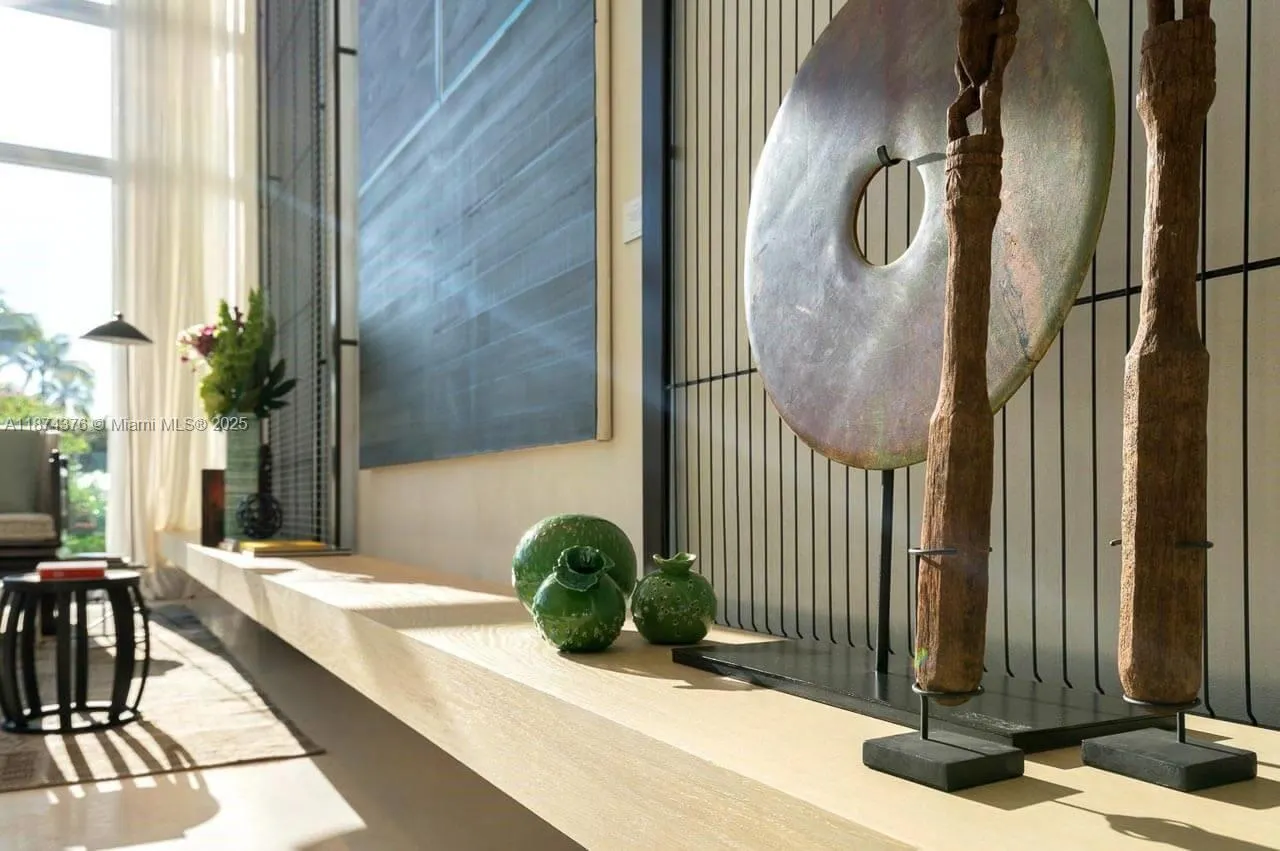 10203 Collins Ave, #1105