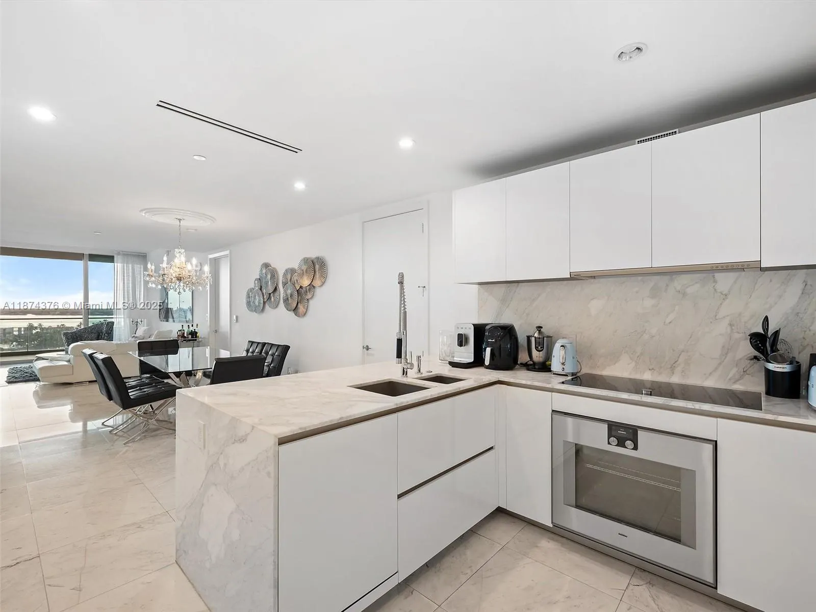 10203 Collins Ave, #1105