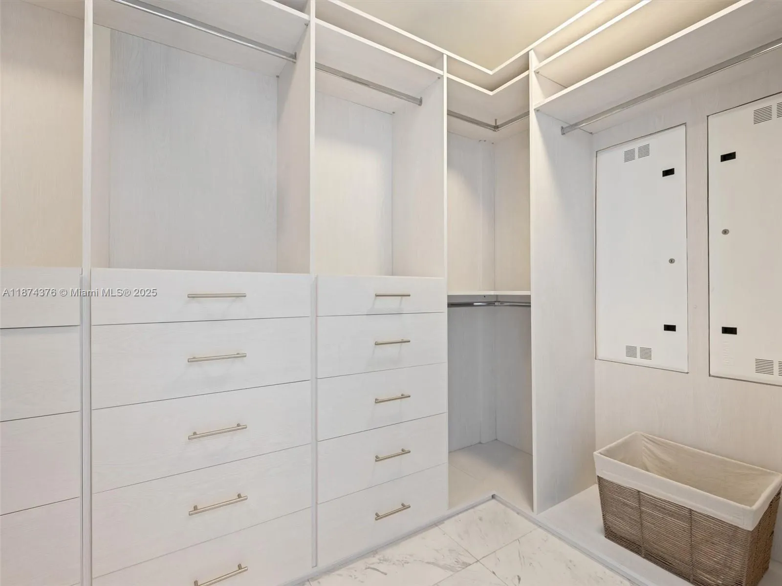 10203 Collins Ave, #1105