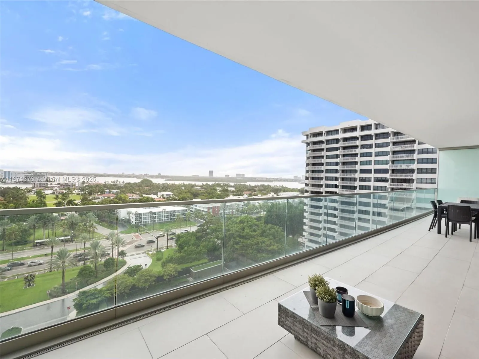 10203 Collins Ave, #1105