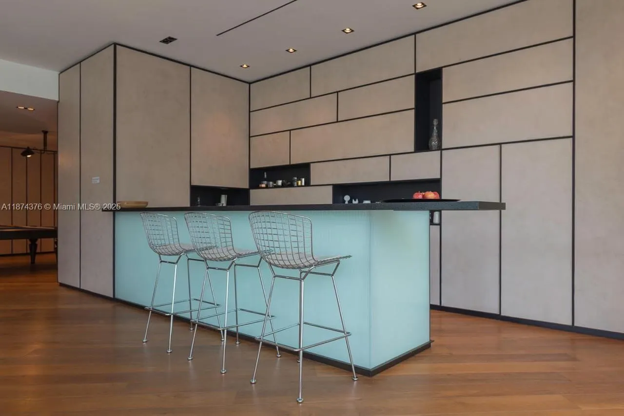 10203 Collins Ave, #1105