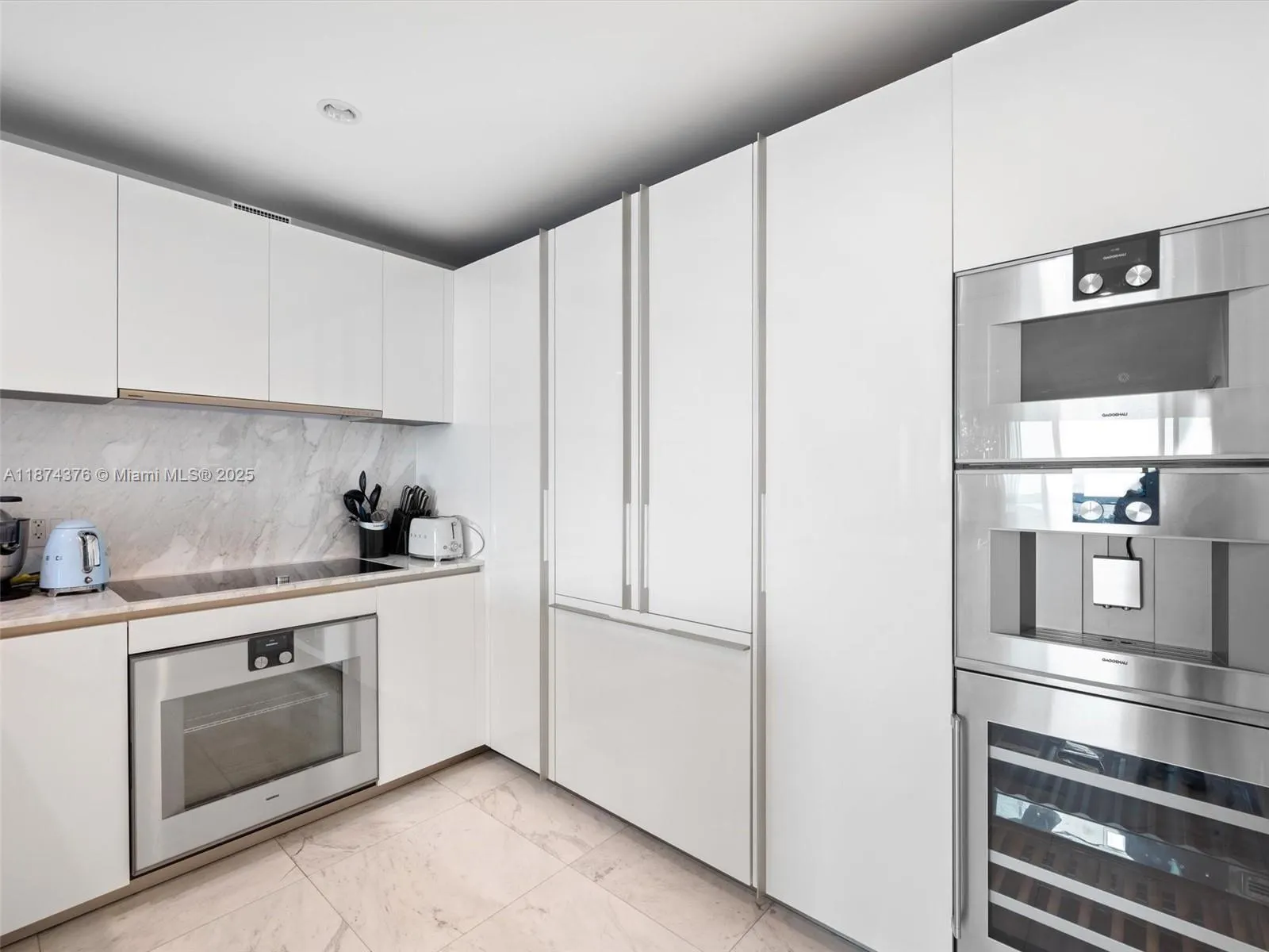 10203 Collins Ave, #1105