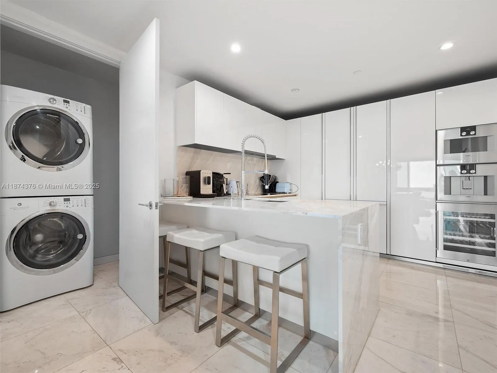 10203 Collins Ave, #1105