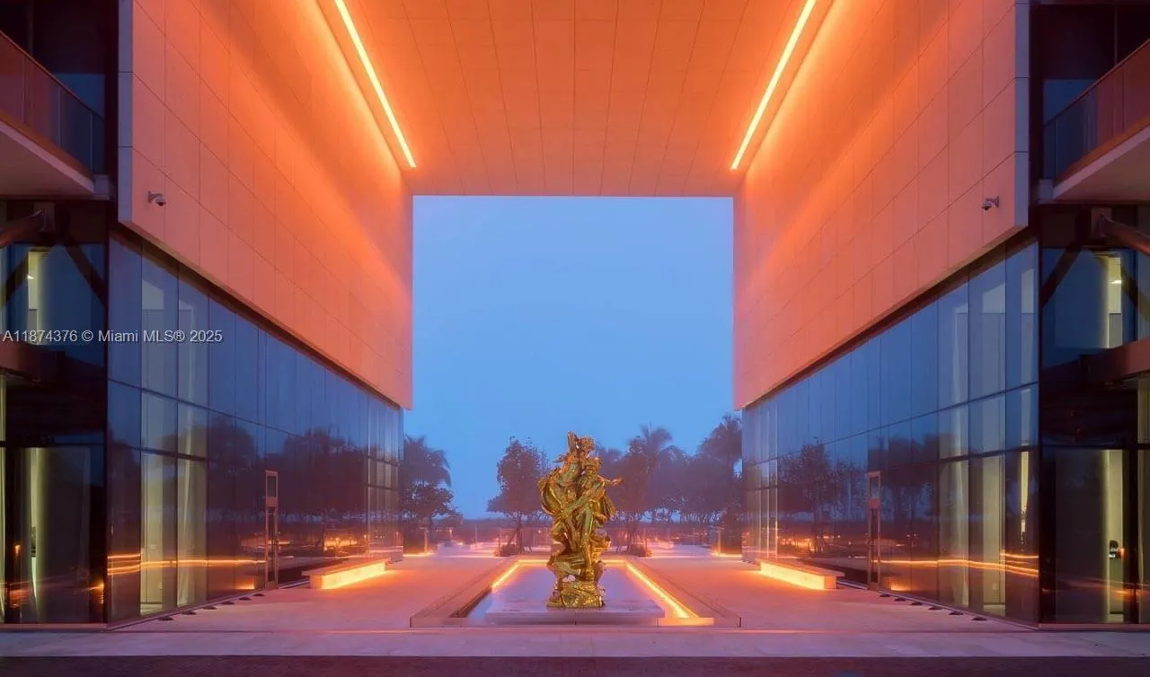 10203 Collins Ave, #1105