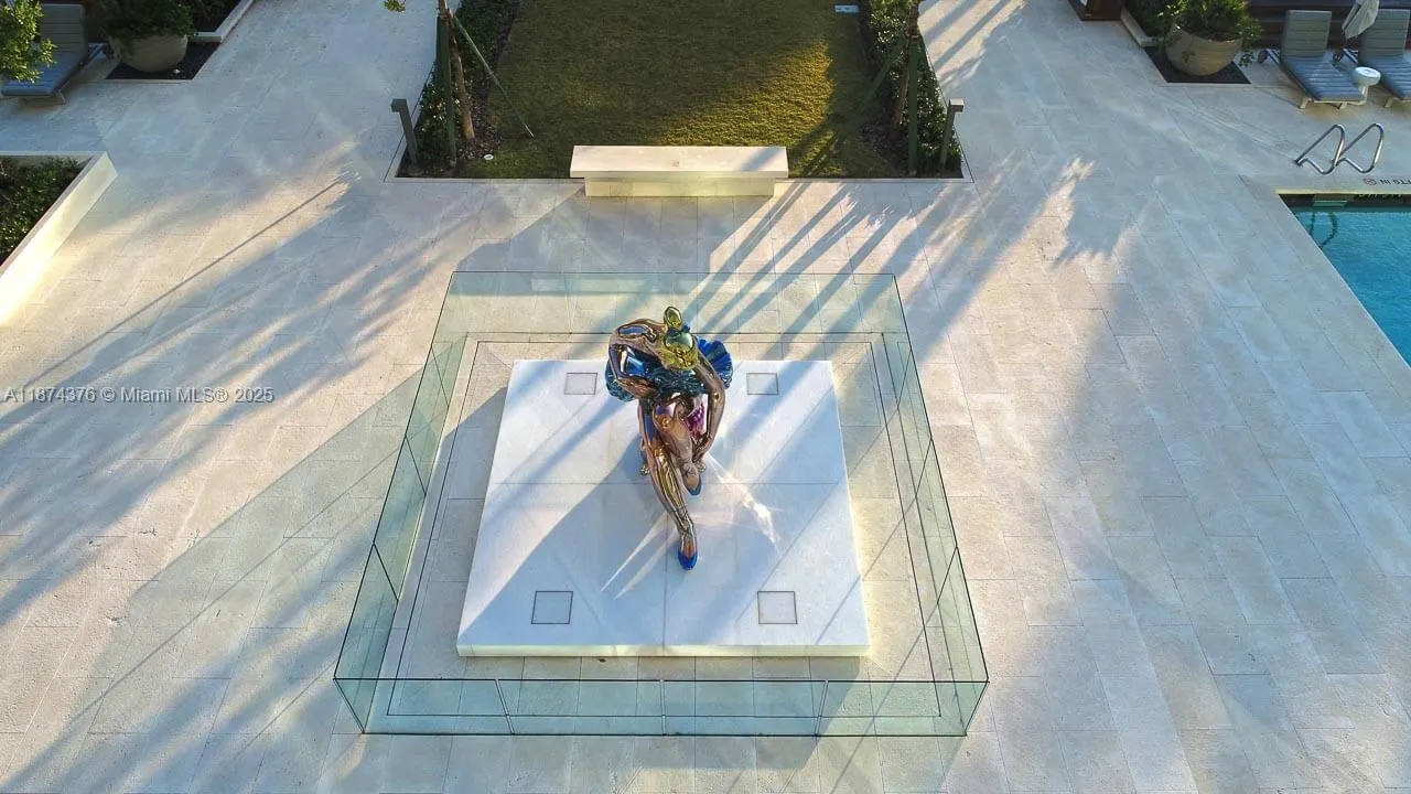 10203 Collins Ave, #1105