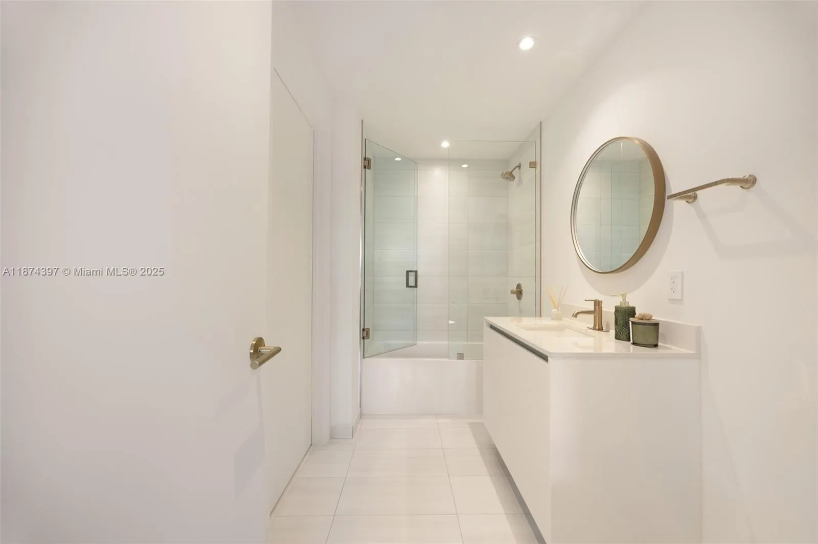 2678 Tigertail Ave, #1805