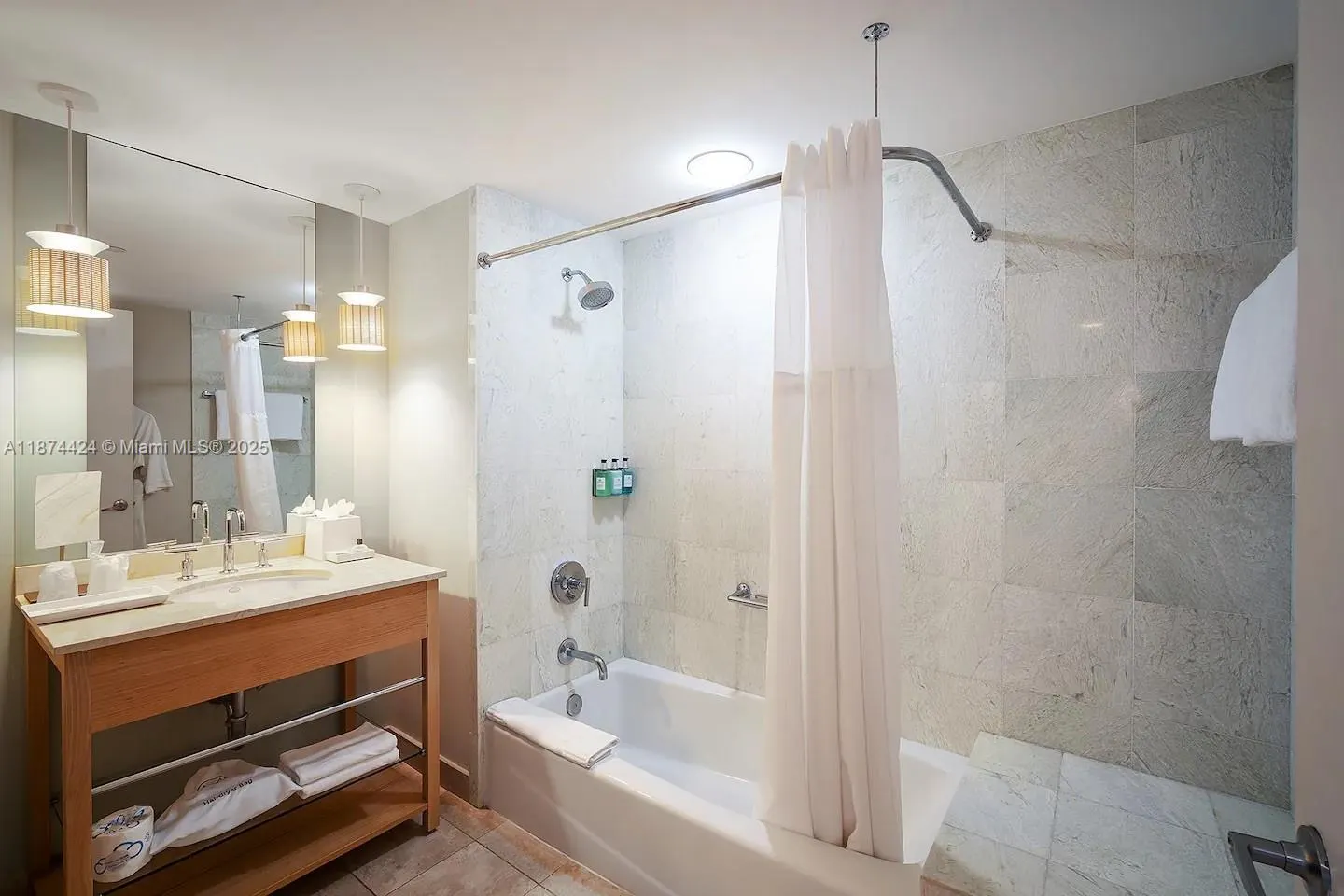 18683 Collins Ave, #1609