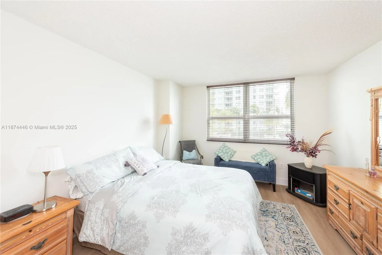1155 Brickell Bay Dr, #609