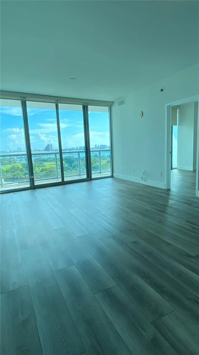 888 Biscayne Blvd, #911