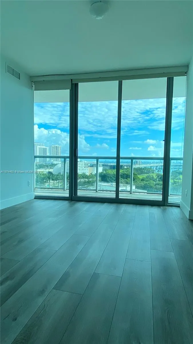 888 Biscayne Blvd, #911