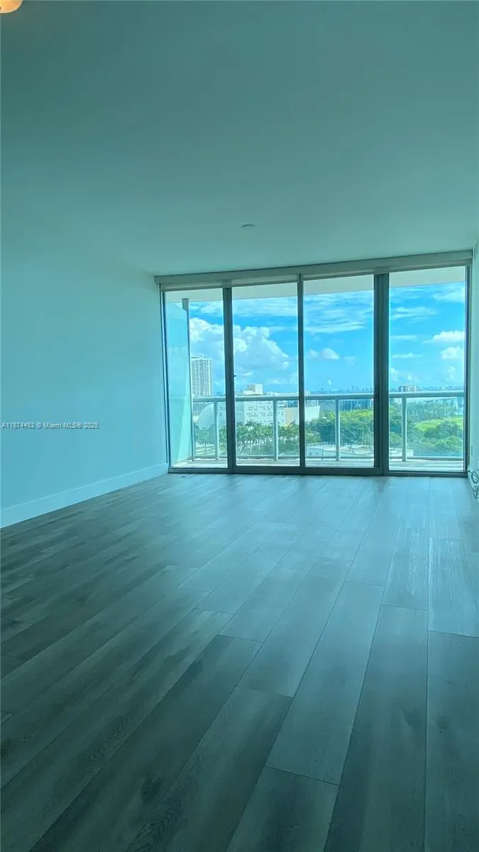 888 Biscayne Blvd, #911