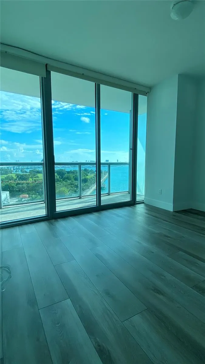 888 Biscayne Blvd, #911