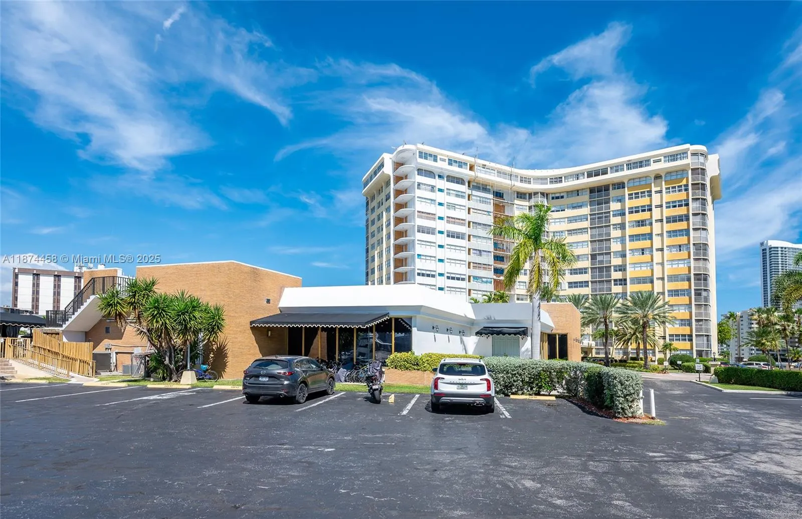 100 Golden Isles Dr, #104